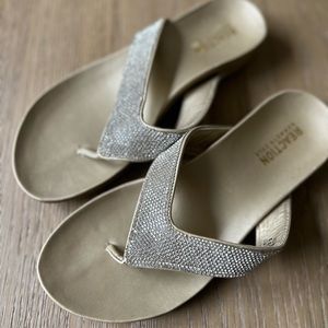 REACTION KENNETH COLE GAVIN JEWEL THONG SANDALS WOMENS 5.5 GOLD & RHINESTONE